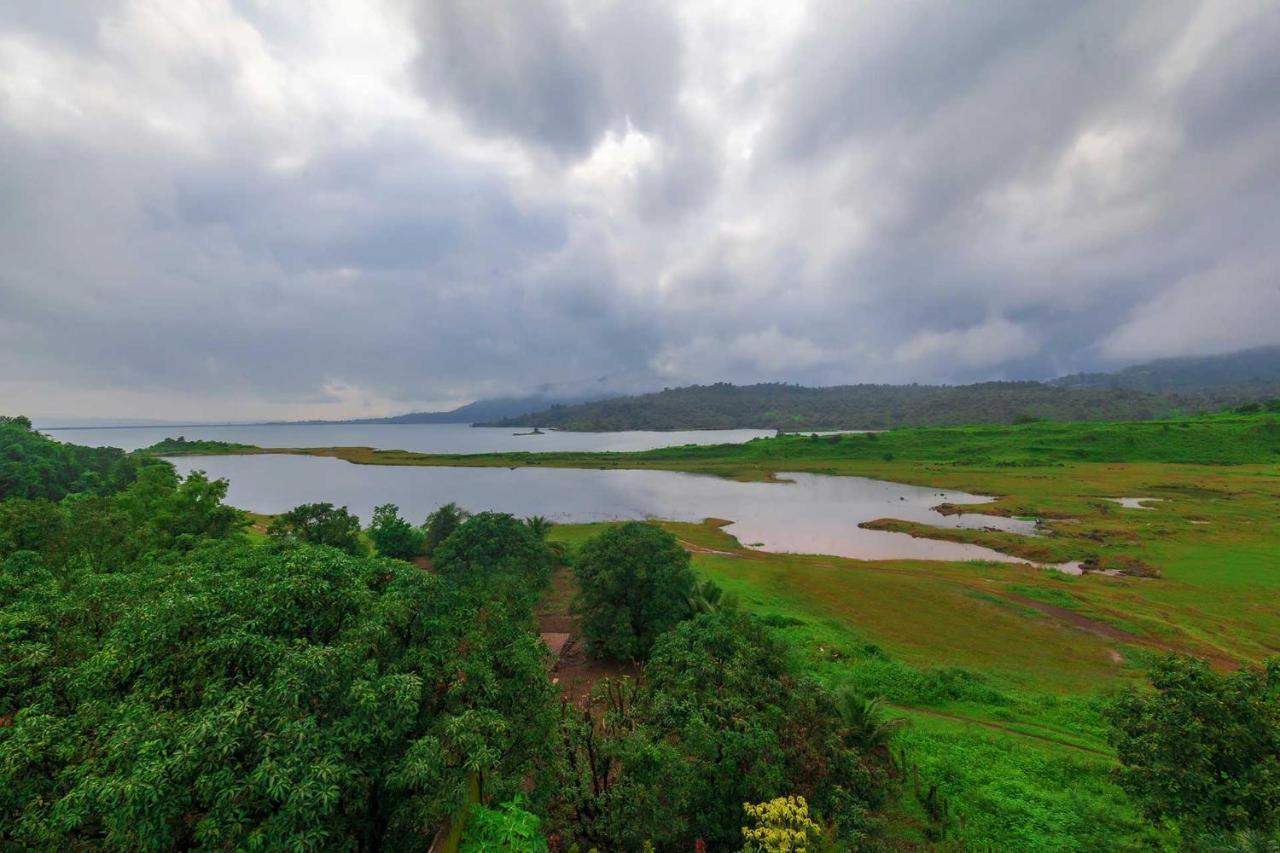 Sunset Boulevard By Stayvista - Lakeside Villa With Pet-Friendly Ambiance, Deck, Terrace, Plunge Pool & Modern Flair Karjat Bagian luar foto
