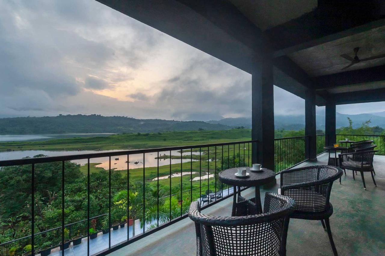 Sunset Boulevard By Stayvista - Lakeside Villa With Pet-Friendly Ambiance, Deck, Terrace, Plunge Pool & Modern Flair Karjat Bagian luar foto