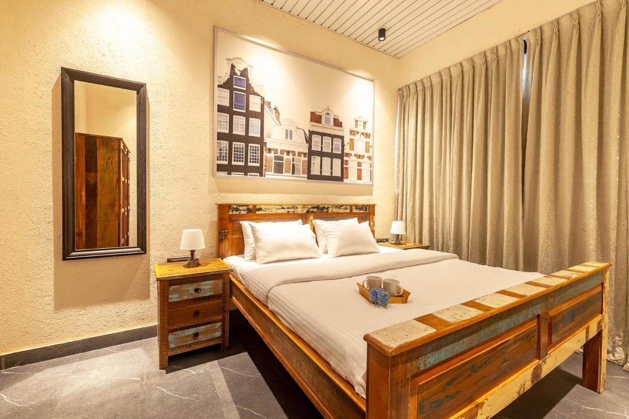 Sunset Boulevard By Stayvista - Lakeside Villa With Pet-Friendly Ambiance, Deck, Terrace, Plunge Pool & Modern Flair Karjat Bagian luar foto