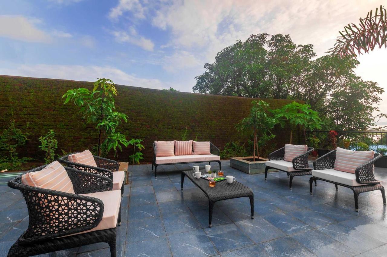 Sunset Boulevard By Stayvista - Lakeside Villa With Pet-Friendly Ambiance, Deck, Terrace, Plunge Pool & Modern Flair Karjat Bagian luar foto