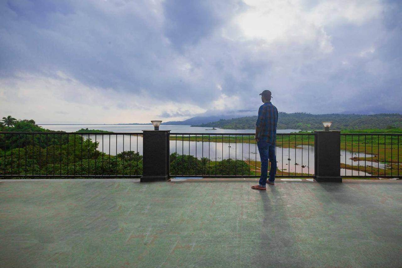 Sunset Boulevard By Stayvista - Lakeside Villa With Pet-Friendly Ambiance, Deck, Terrace, Plunge Pool & Modern Flair Karjat Bagian luar foto