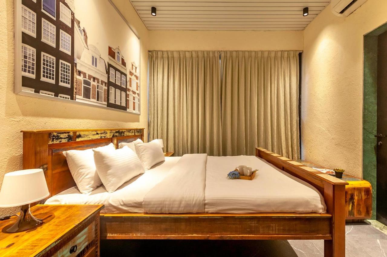Sunset Boulevard By Stayvista - Lakeside Villa With Pet-Friendly Ambiance, Deck, Terrace, Plunge Pool & Modern Flair Karjat Bagian luar foto