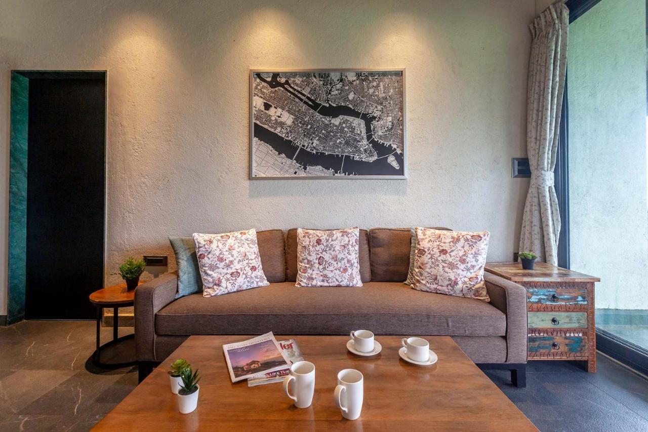 Sunset Boulevard By Stayvista - Lakeside Villa With Pet-Friendly Ambiance, Deck, Terrace, Plunge Pool & Modern Flair Karjat Bagian luar foto