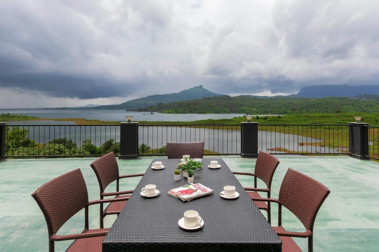 Sunset Boulevard By Stayvista - Lakeside Villa With Pet-Friendly Ambiance, Deck, Terrace, Plunge Pool & Modern Flair Karjat Bagian luar foto