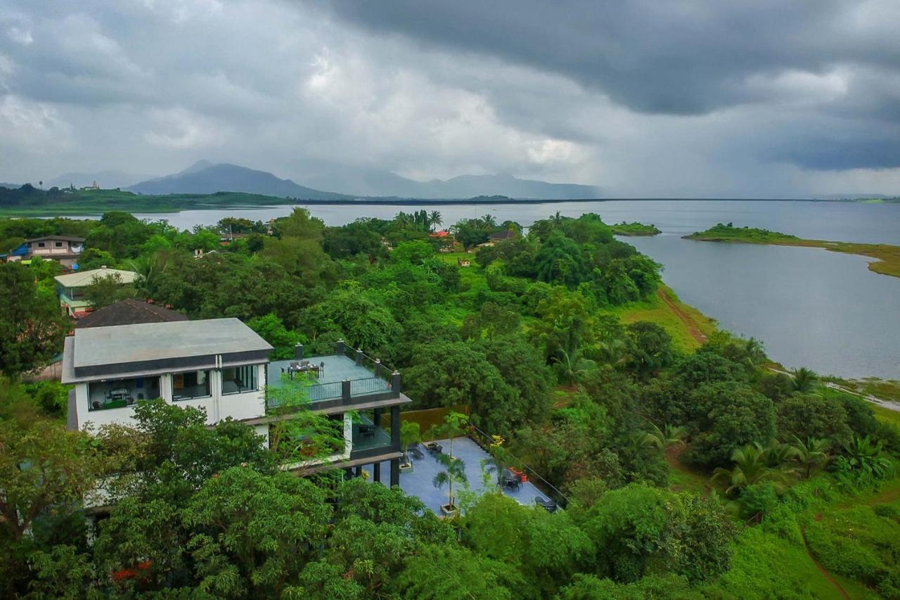 Sunset Boulevard By Stayvista - Lakeside Villa With Pet-Friendly Ambiance, Deck, Terrace, Plunge Pool & Modern Flair Karjat Bagian luar foto